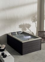 MINI QUEEN 1 acrilan min