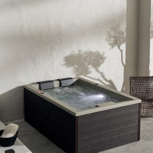 MINI QUEEN 1 acrilan min