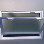 Πλαστικό παράθυρο αντί 6 υαλότουβλων 19×19 cm