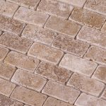 Τραβερτίνο Γαία Αντίκ 4,8×10cm από φυσικό τραβερτίνο σε δίχτυ για επενδύσεις τοίχων και δαπέδων